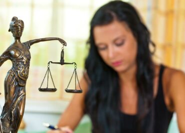 10 Law Schools Where the Most Accepted Students Enroll